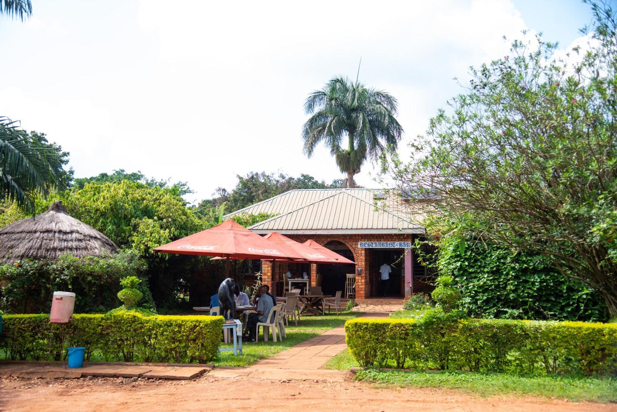 New Court View Hotel Masindi Extérieur photo