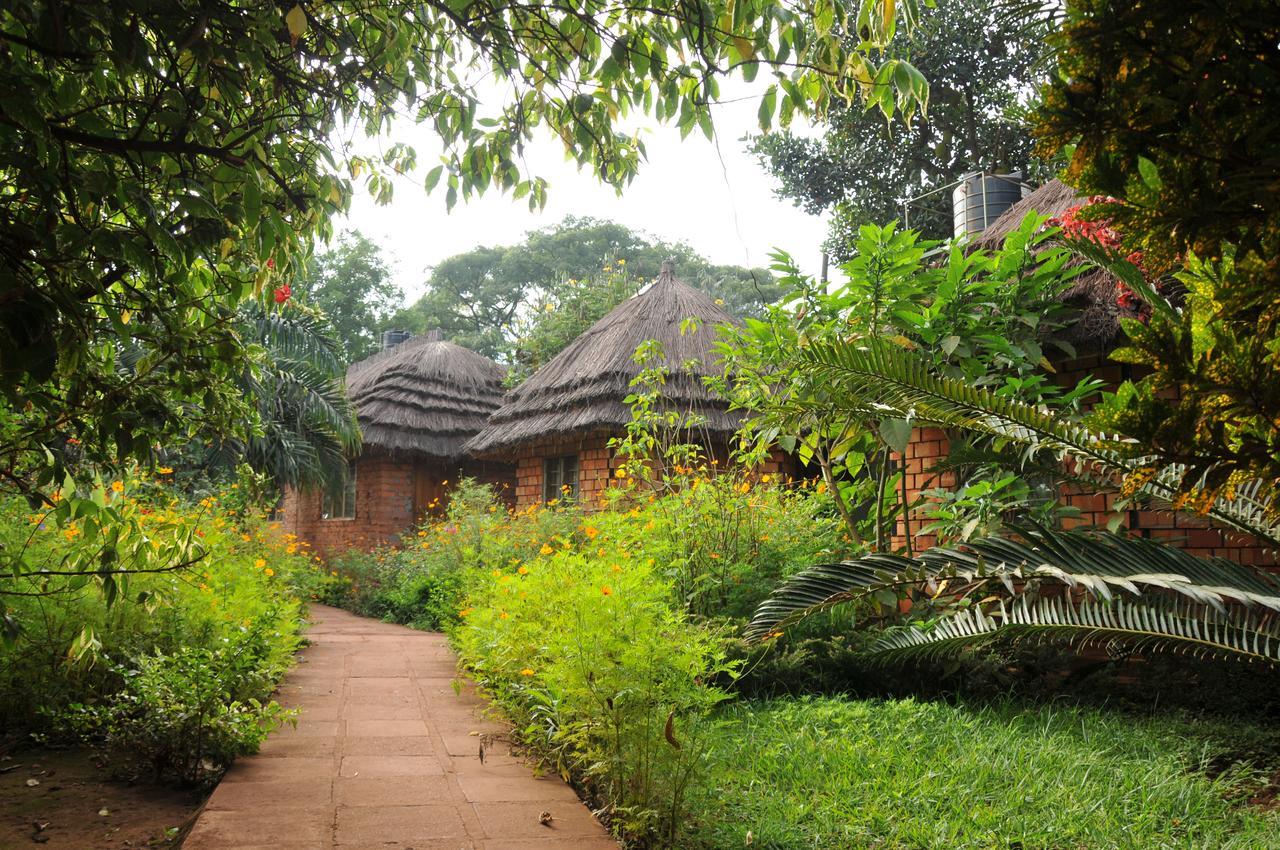 New Court View Hotel Masindi Extérieur photo