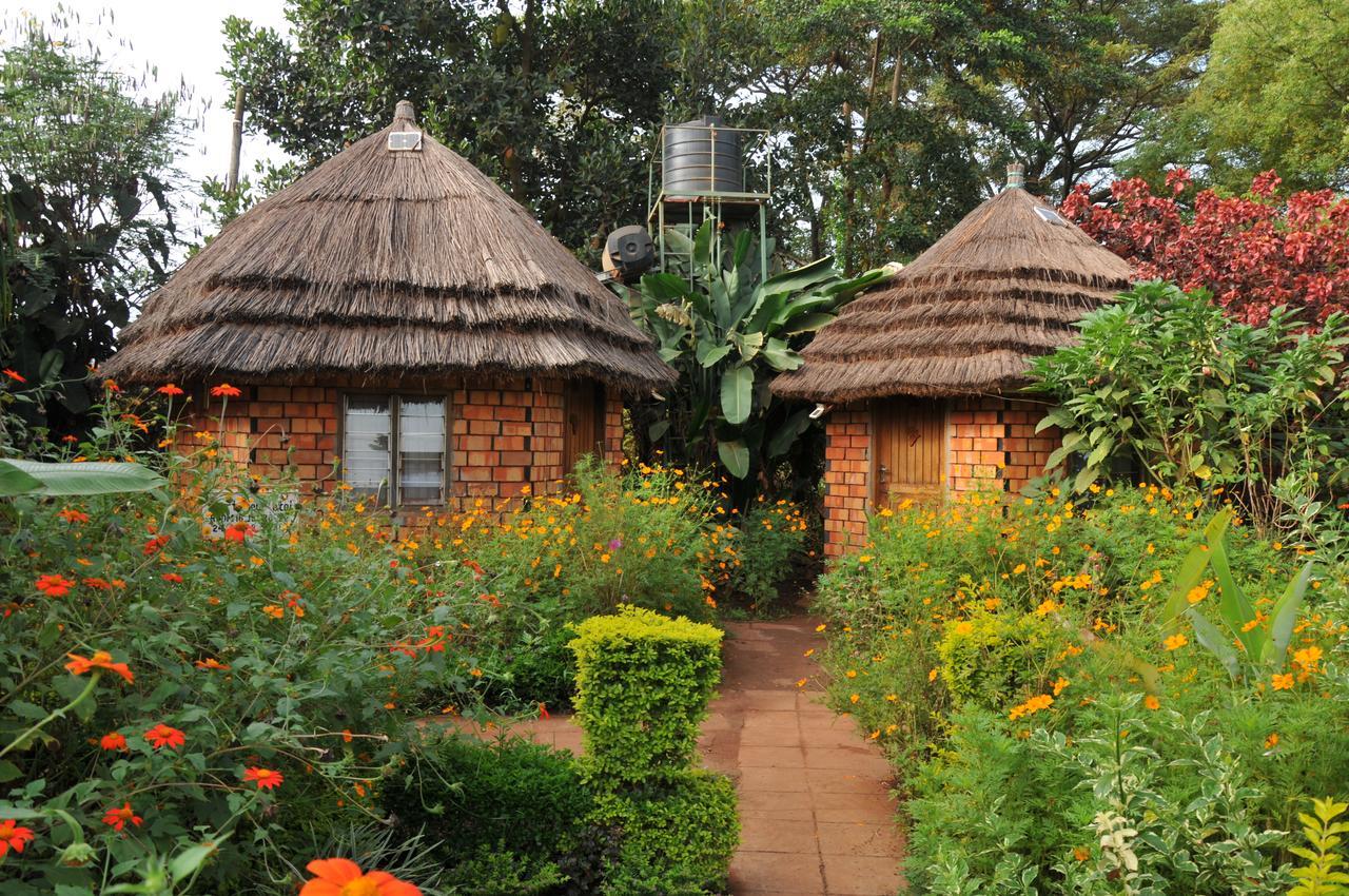 New Court View Hotel Masindi Extérieur photo
