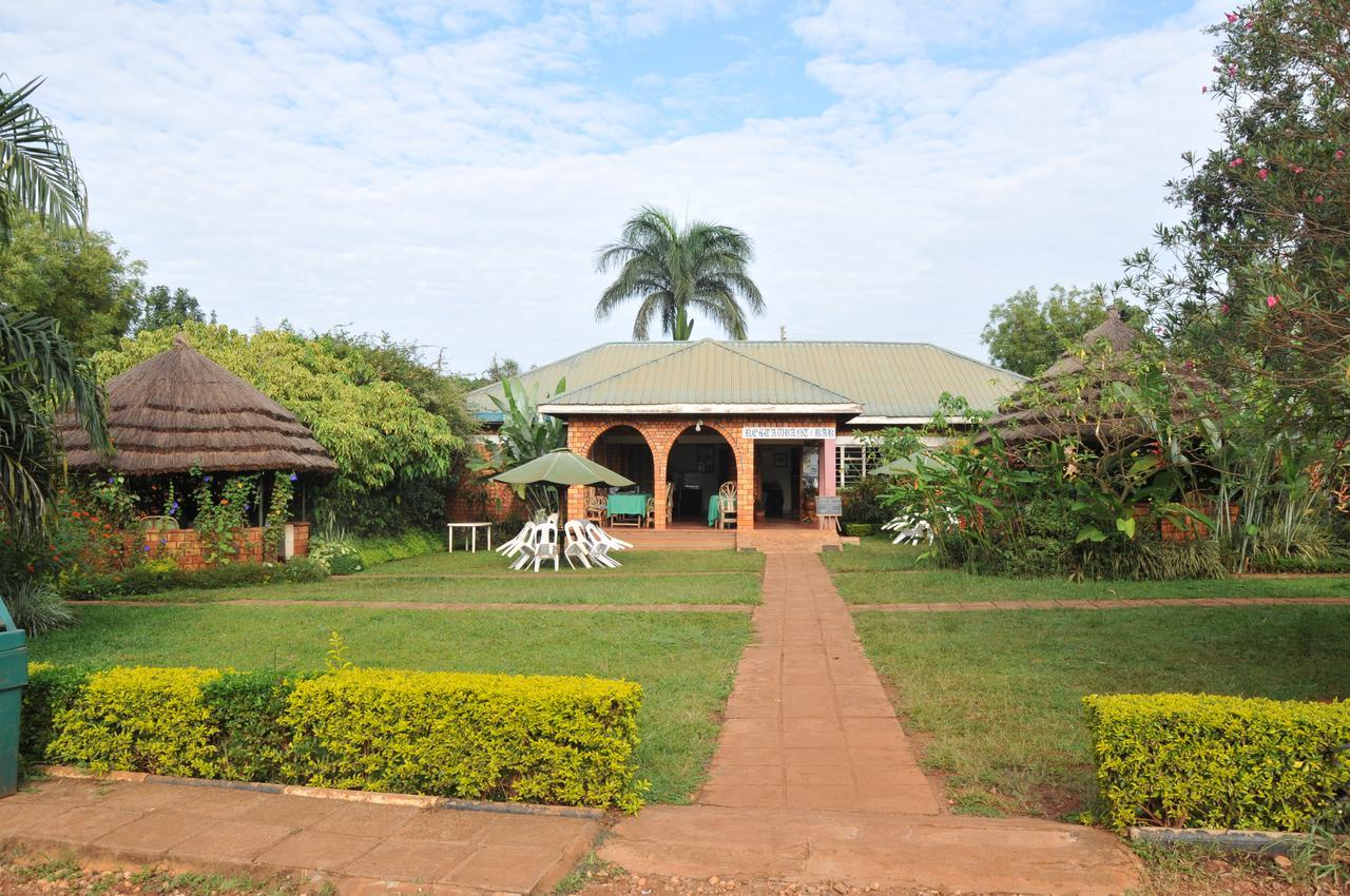 New Court View Hotel Masindi Extérieur photo