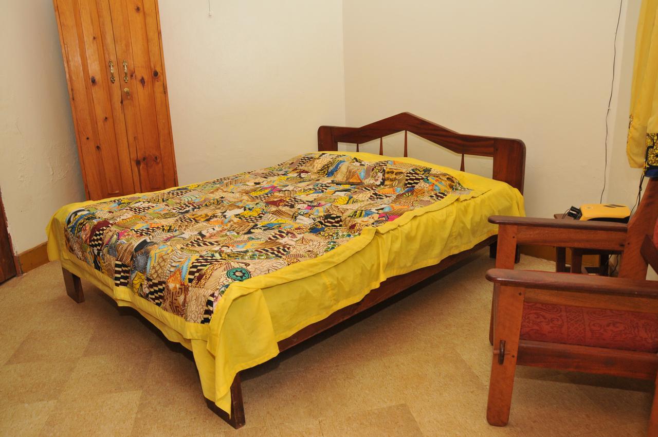 New Court View Hotel Masindi Extérieur photo