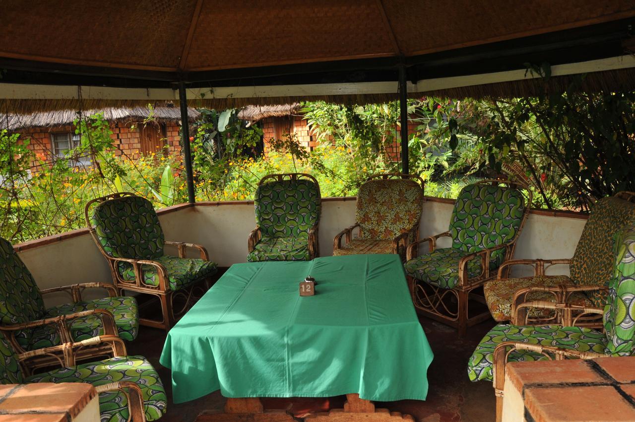 New Court View Hotel Masindi Extérieur photo