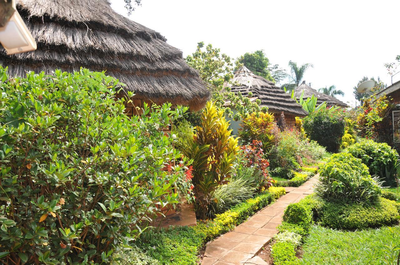 New Court View Hotel Masindi Extérieur photo