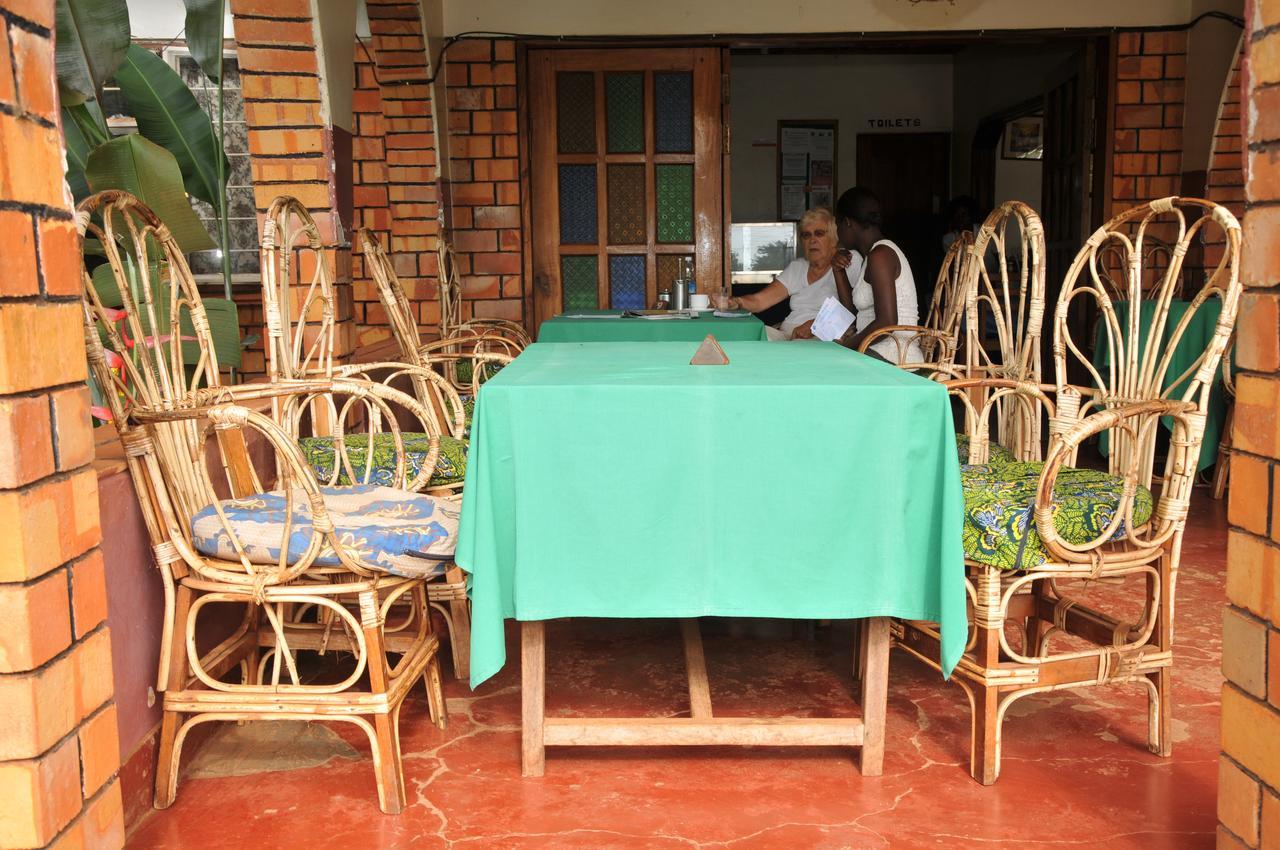 New Court View Hotel Masindi Extérieur photo