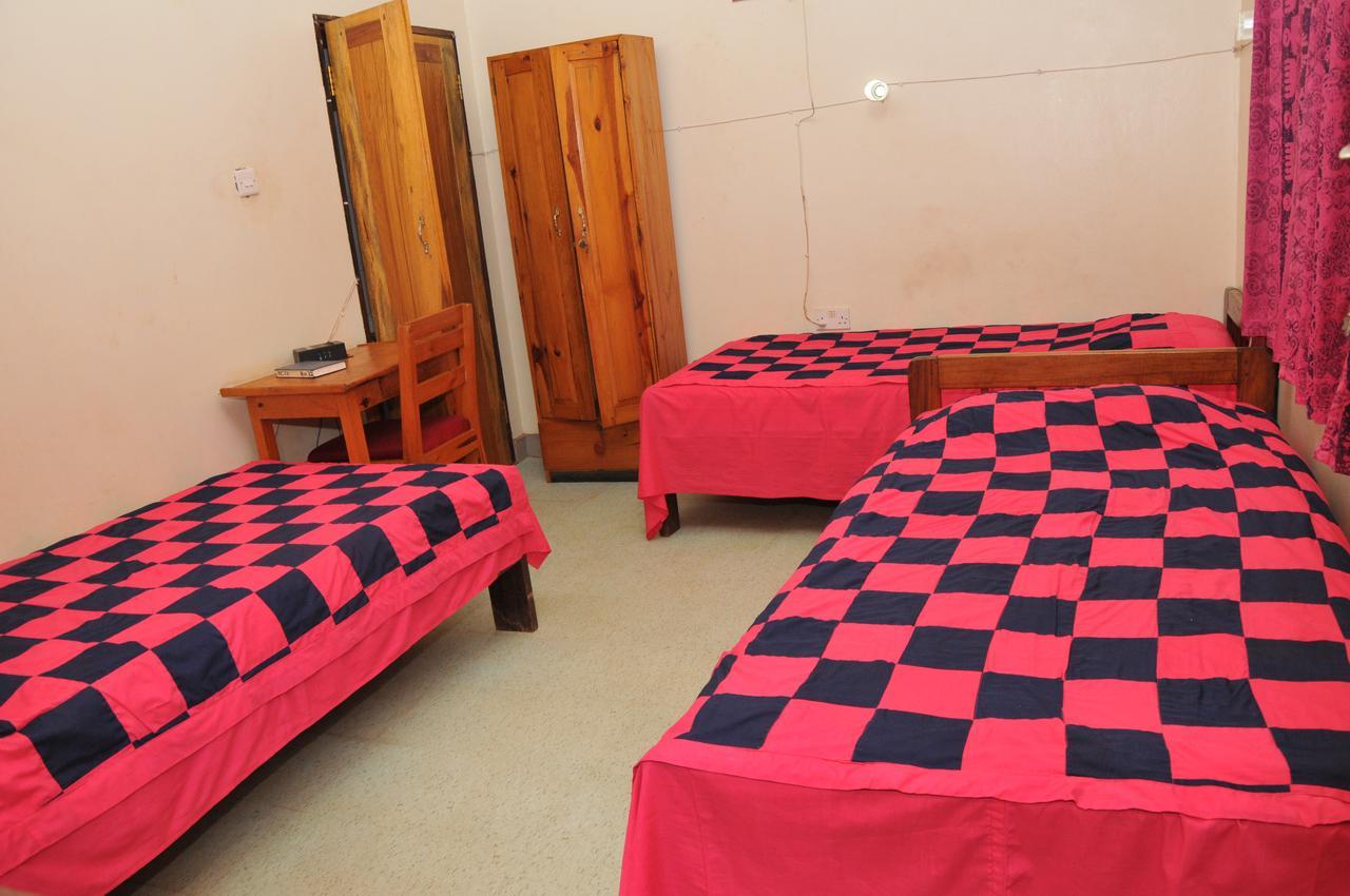 New Court View Hotel Masindi Extérieur photo