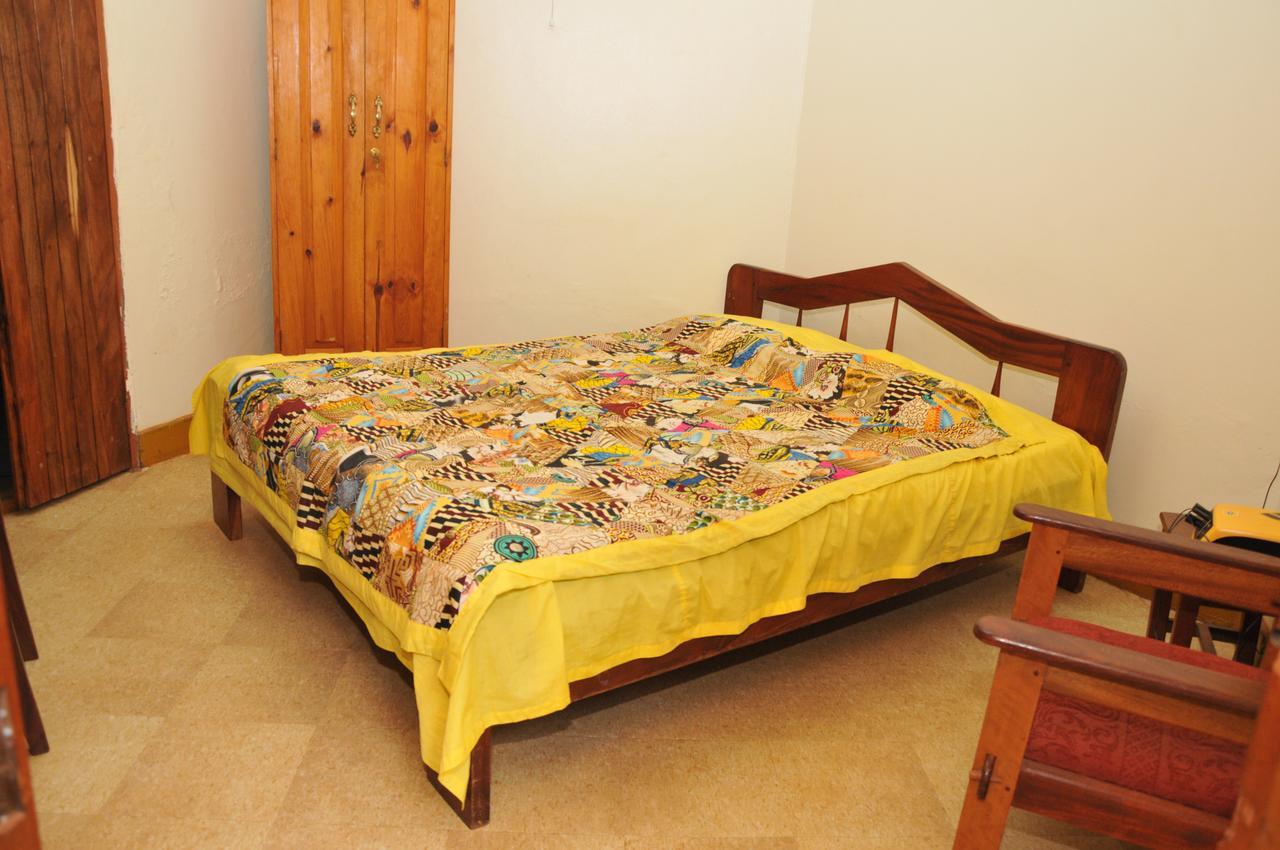 New Court View Hotel Masindi Extérieur photo