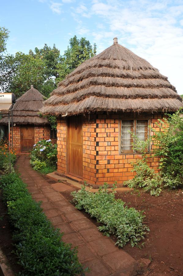New Court View Hotel Masindi Extérieur photo